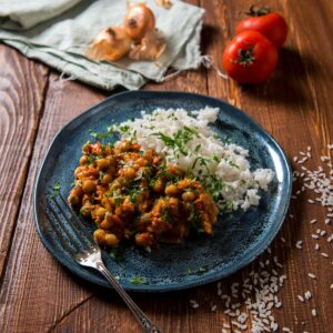 Read more about the article Chickpea Curry with Cauliflower Rice