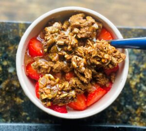 Read more about the article Stawberry Granola “Sundae”