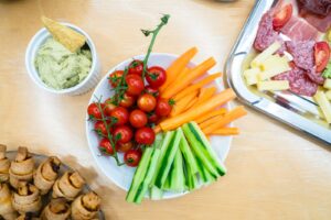 Read more about the article When I dip you dip: The 10 Best Low-Calorie Veggie Dips