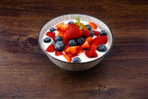 Read more about the article High Protein Greek Yogurt Combos with Fruits and Nuts