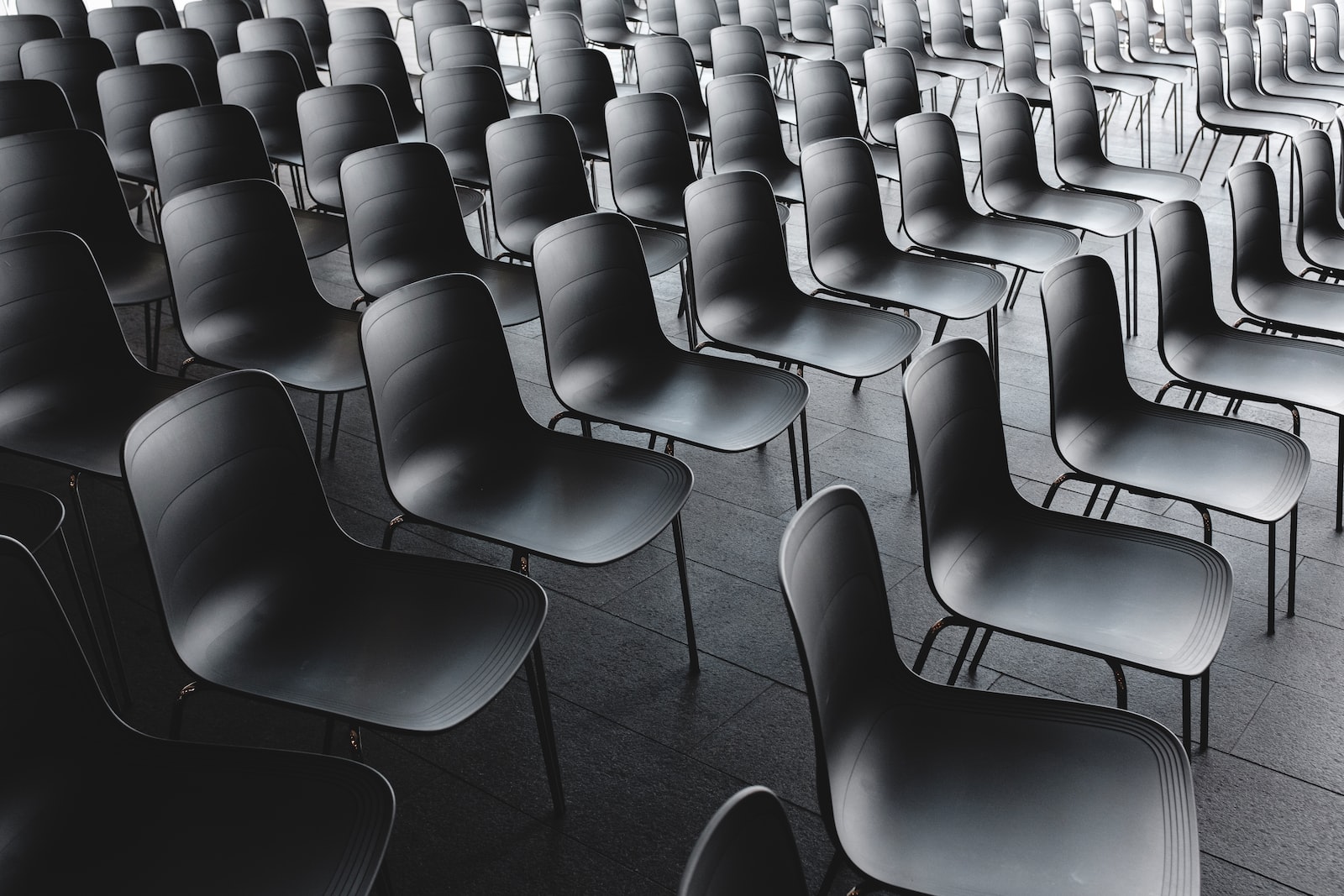 Read more about the article How to attend conferences without blowing your fitness goals 