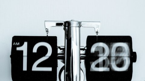 analog clock at 12 am
