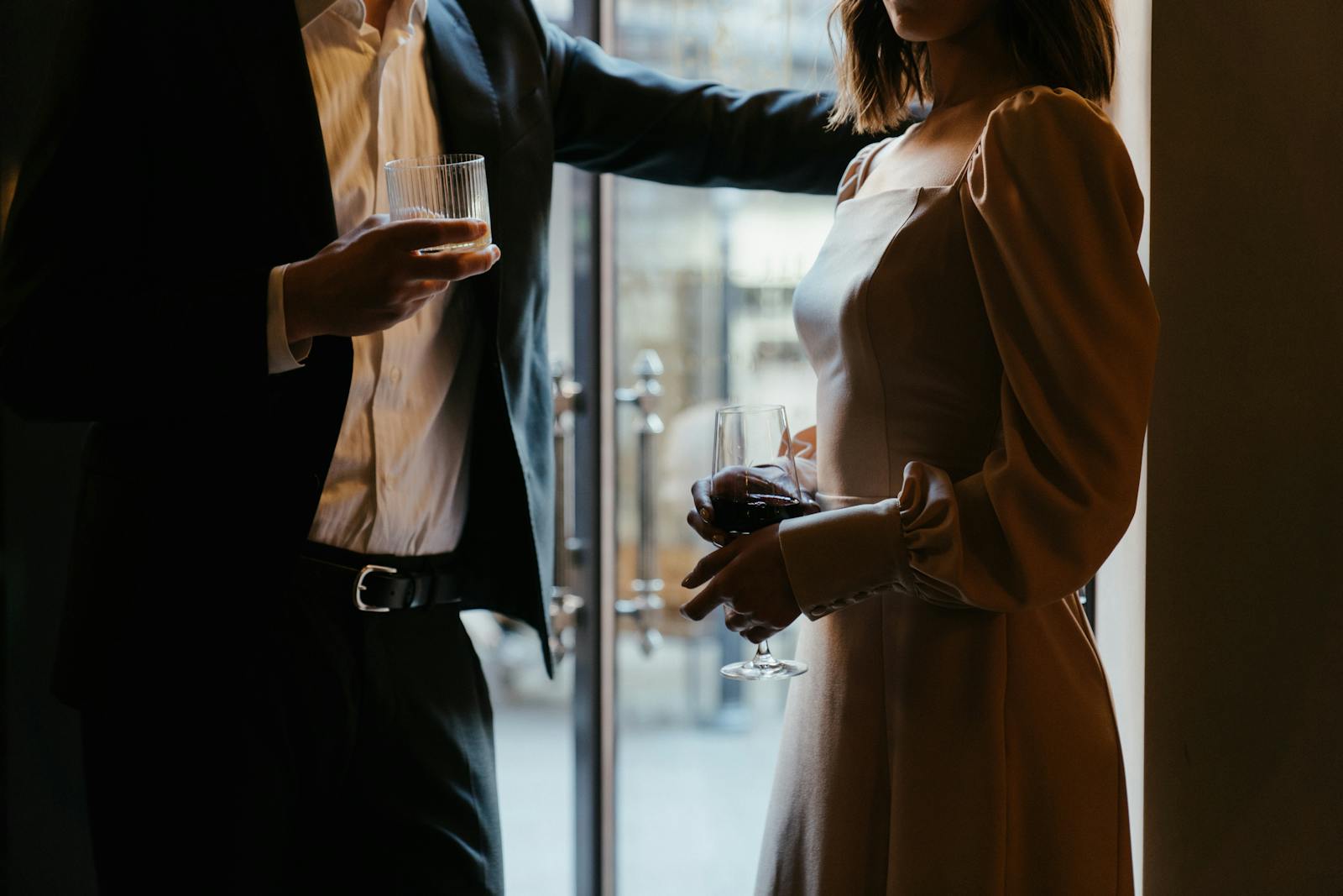 Read more about the article The Dangers of Negging—And How to Recognize It Before It Hurts You