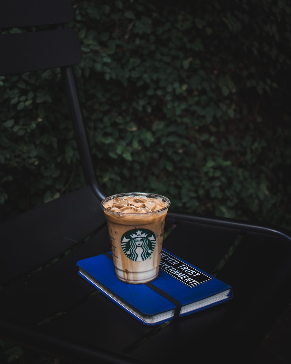 Read more about the article Your Low-Cal Guide to Summer Starbucks Drinks